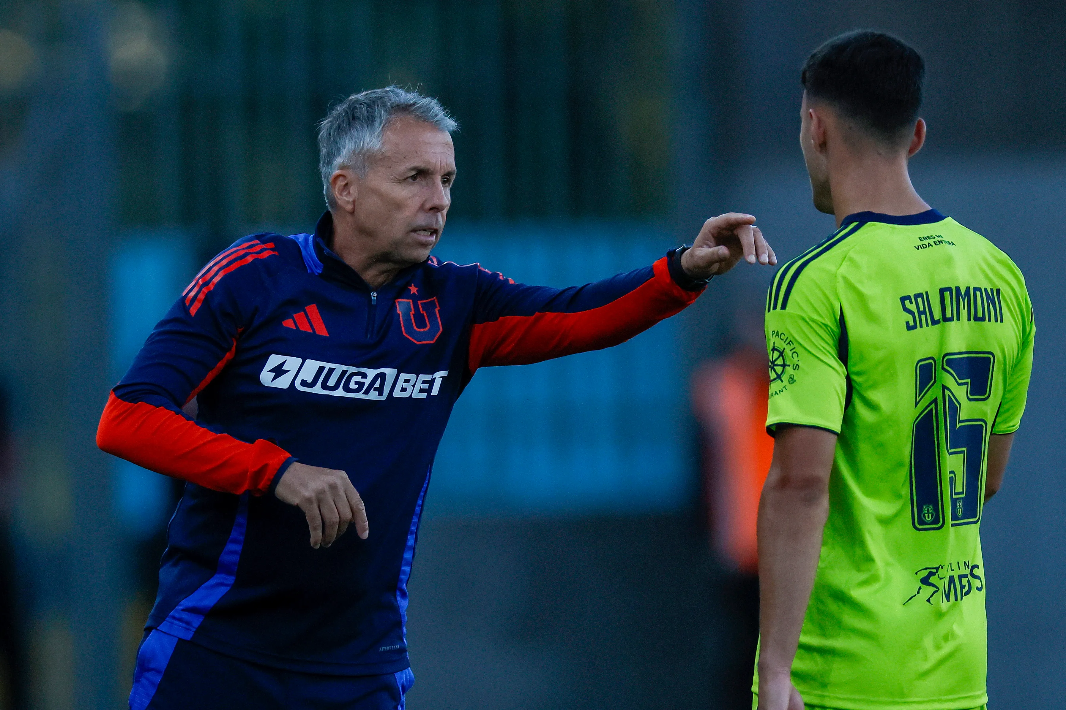 La U piensa una extraña jugada de Gustavo Álvarez Foto: Andres Pina/Photosport
