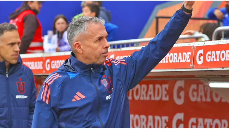 Gustavo Álvarez no seguirá como DT de Universidad de Chile.