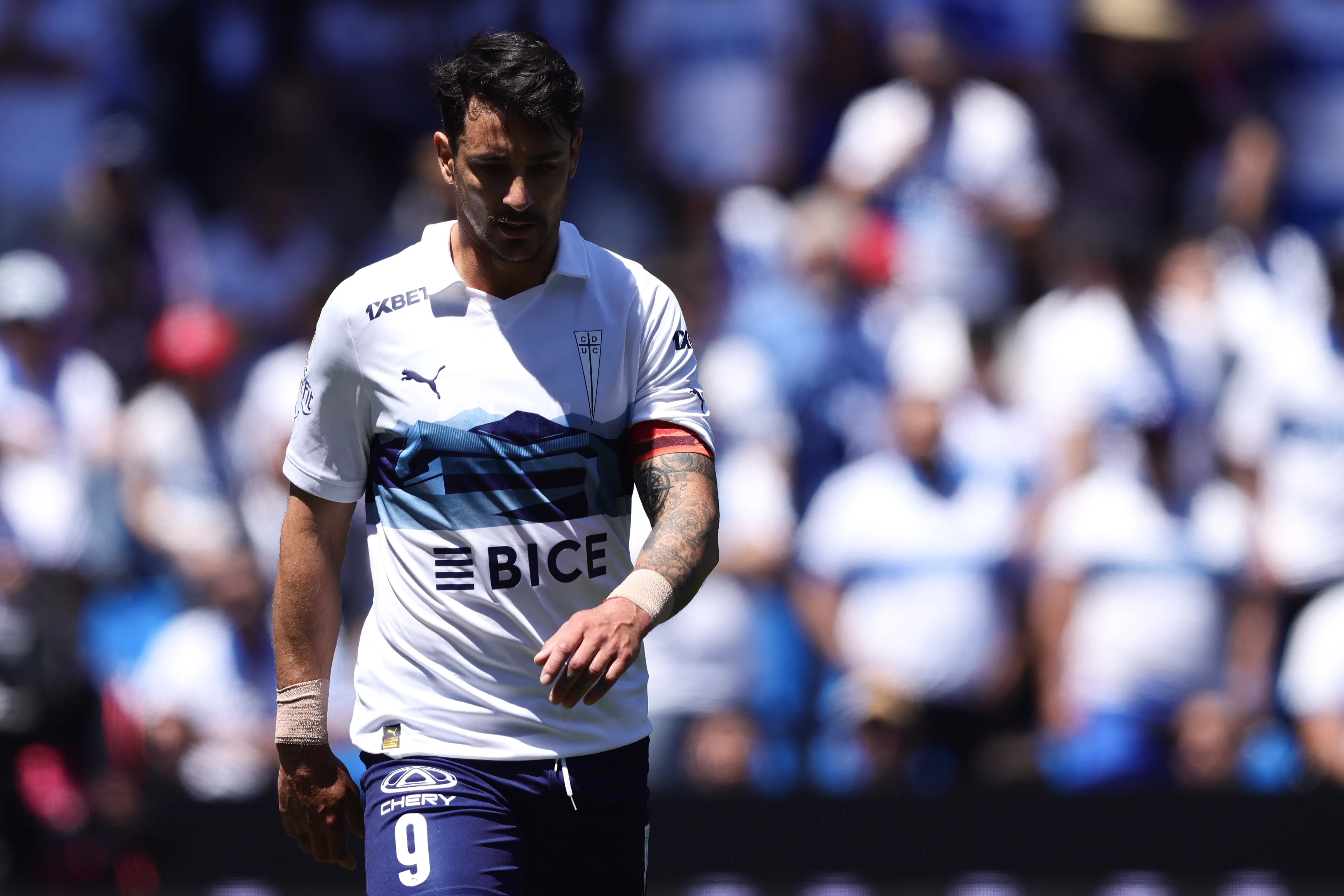 Futbol, Universidad Catolica vs Universidad de Chile.
Fecha 25, Liga de Primera 2025.
El jugador de Universidad Catolica Fernando Zampedri es fotografiado durante un partido de primera division contra Universidad de Chile disputado en el estadio Claro Arena en Santiago, Chile. 
26/10/2025
Felipe Zanca/Photosport

Football, Universidad Catolica vs Universidad de Chile.
25st turn, Division League 2025.
Universidad CatolicaÕs player Fernando Zampedri  is pictured during a first division match against Universidad de Chile at the Claro Arena stadium in Santiago, Chile.
26/10/2025
Felipe Zanca/Photosport