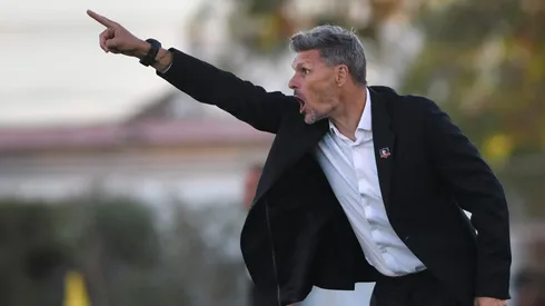 Fernando Ortiz dirigiendo a Colo Colo.