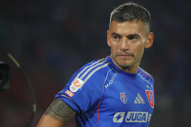 Charles Aránguiz sorprendió a todos en su entrevista con TNT Sports. (Jonnathan Oyarzun/Photosport).