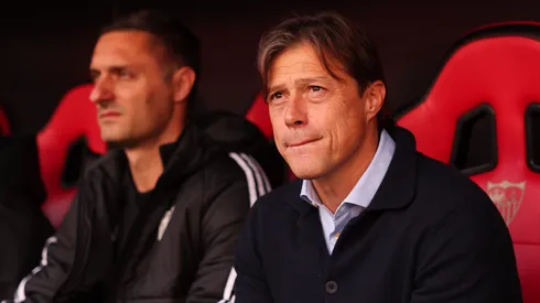 Matías Almeyda cayó con el Sevilla ante los béticos en condición de local.