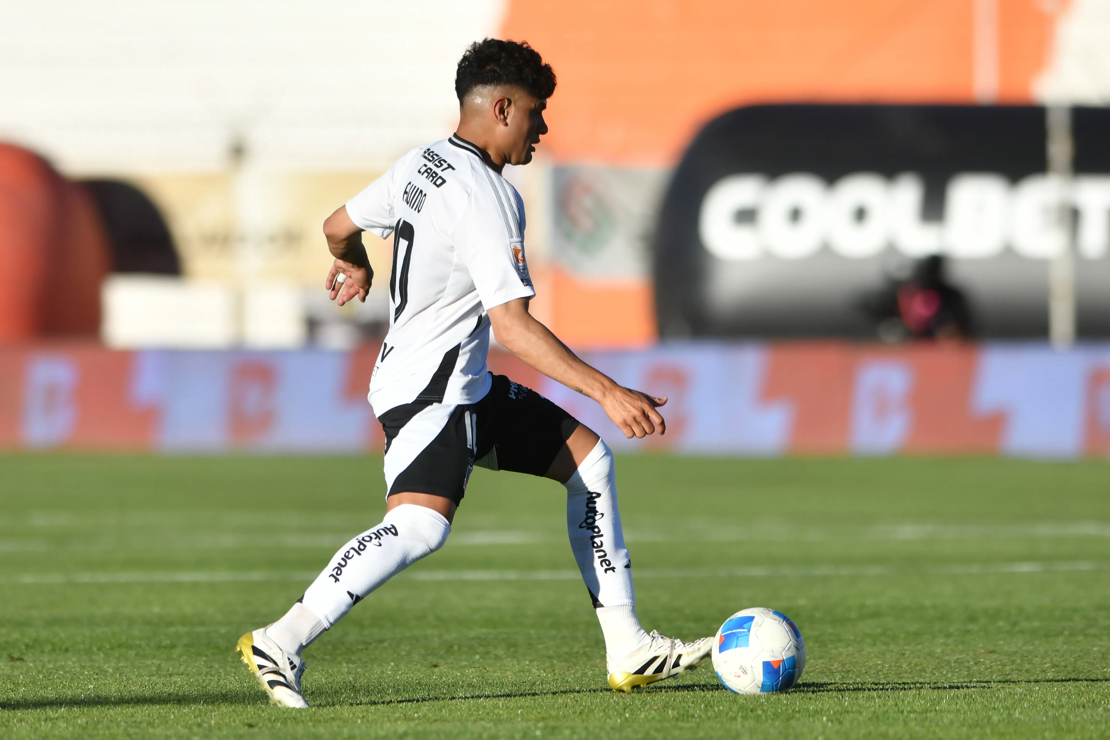 Claudio Aquino es criticado en Colo Colo. Foto: Alejandro Pizarro/Photosport