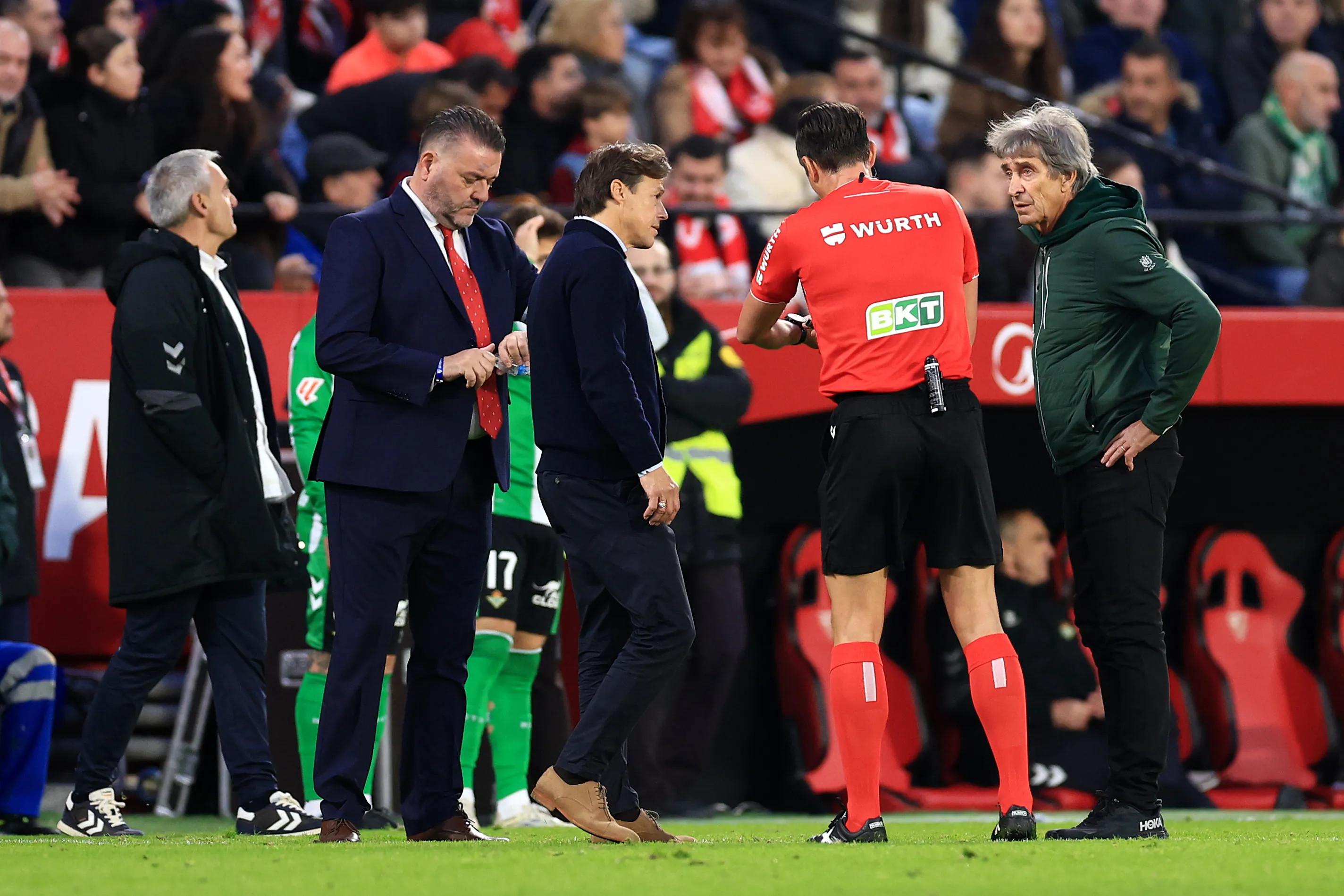 Matías Almeyda se quejó por el accionar de Betis. (Photo by Fran Santiago/Getty Images)
