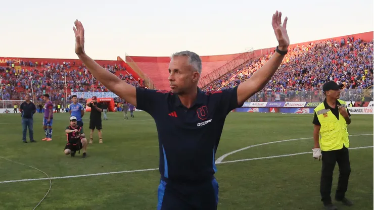 Gustavo Álvarez estaría viviendo sus últimos partidos en U. de Chile.