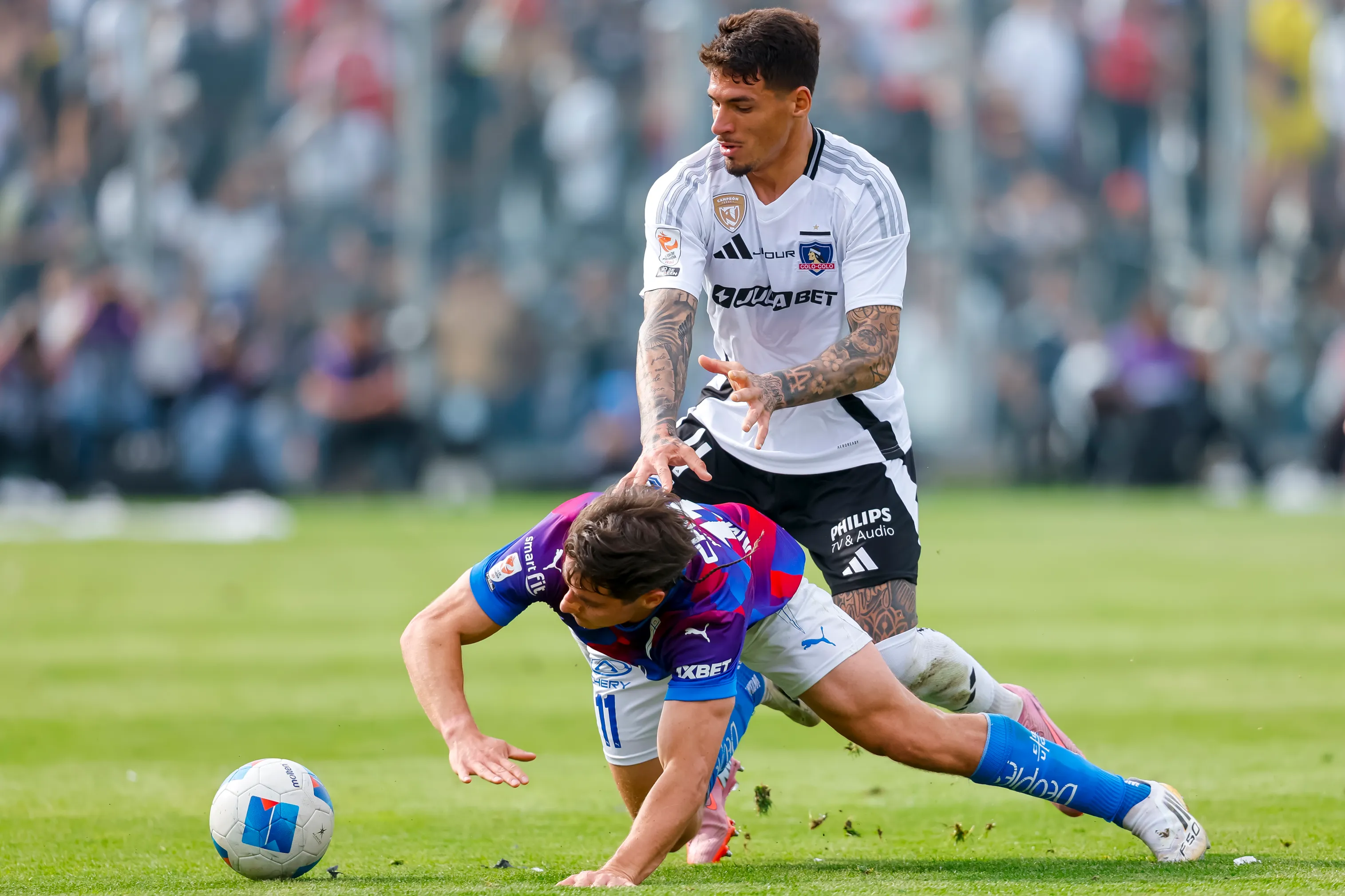 Alan Saldivia sigue ganando terreno en Colo Colo para volver tras su lesión. Foto: Photosport.