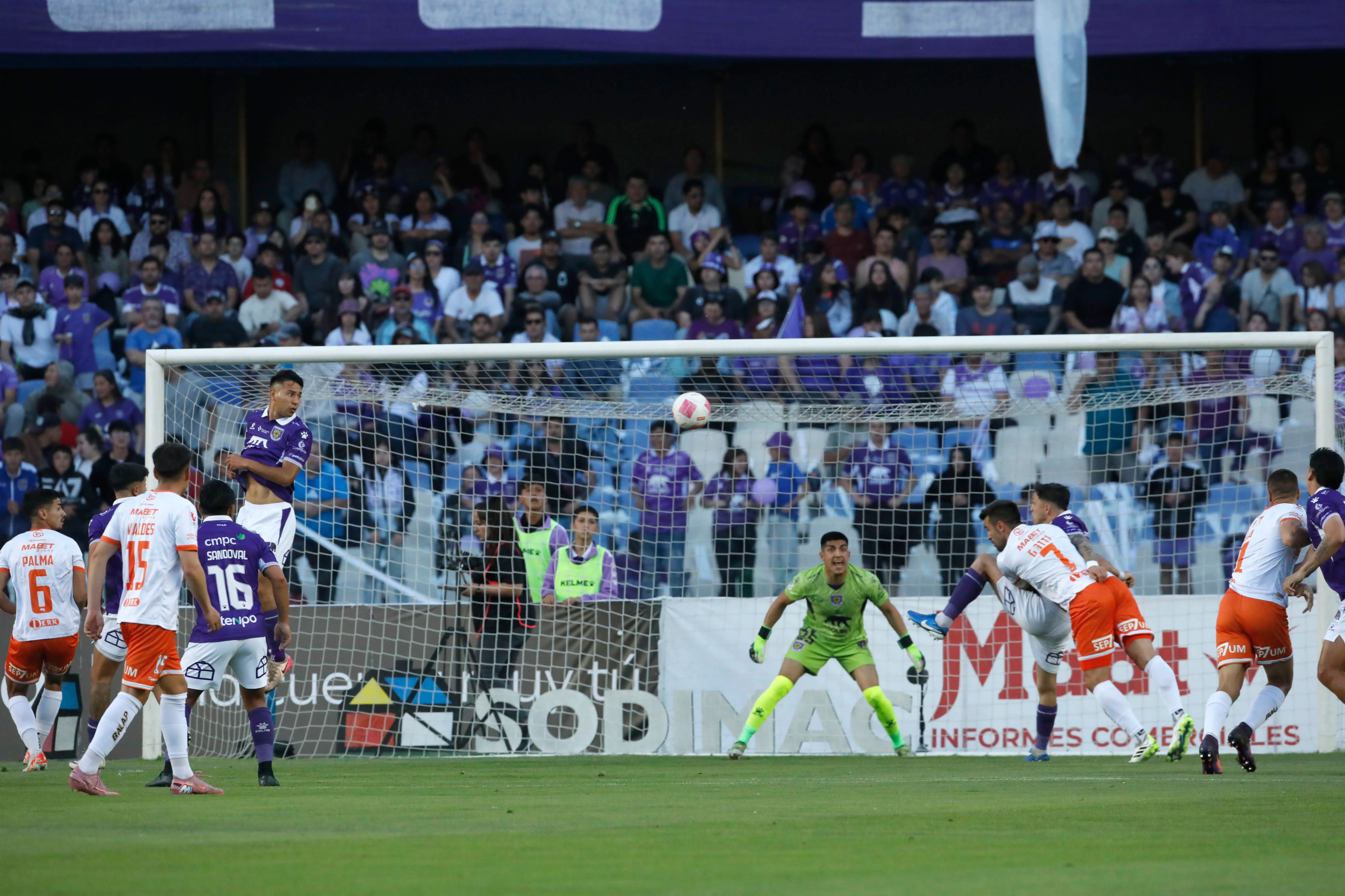 Deportes Concepción y Cobreloa animaron una intensa ida en la final de la Liguilla del Ascenso. Foto: Photosport.