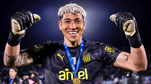 Cortés terminó su préstamo en Peñarol, por lo que debe volver a Colo Colo.