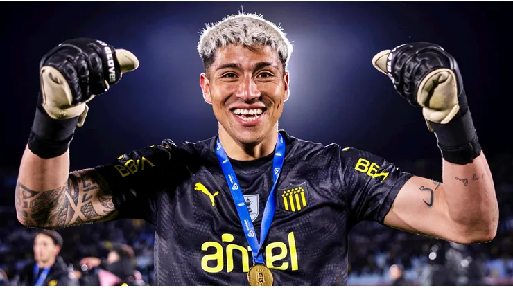Cortés terminó su préstamo en Peñarol, por lo que debe volver a Colo Colo.