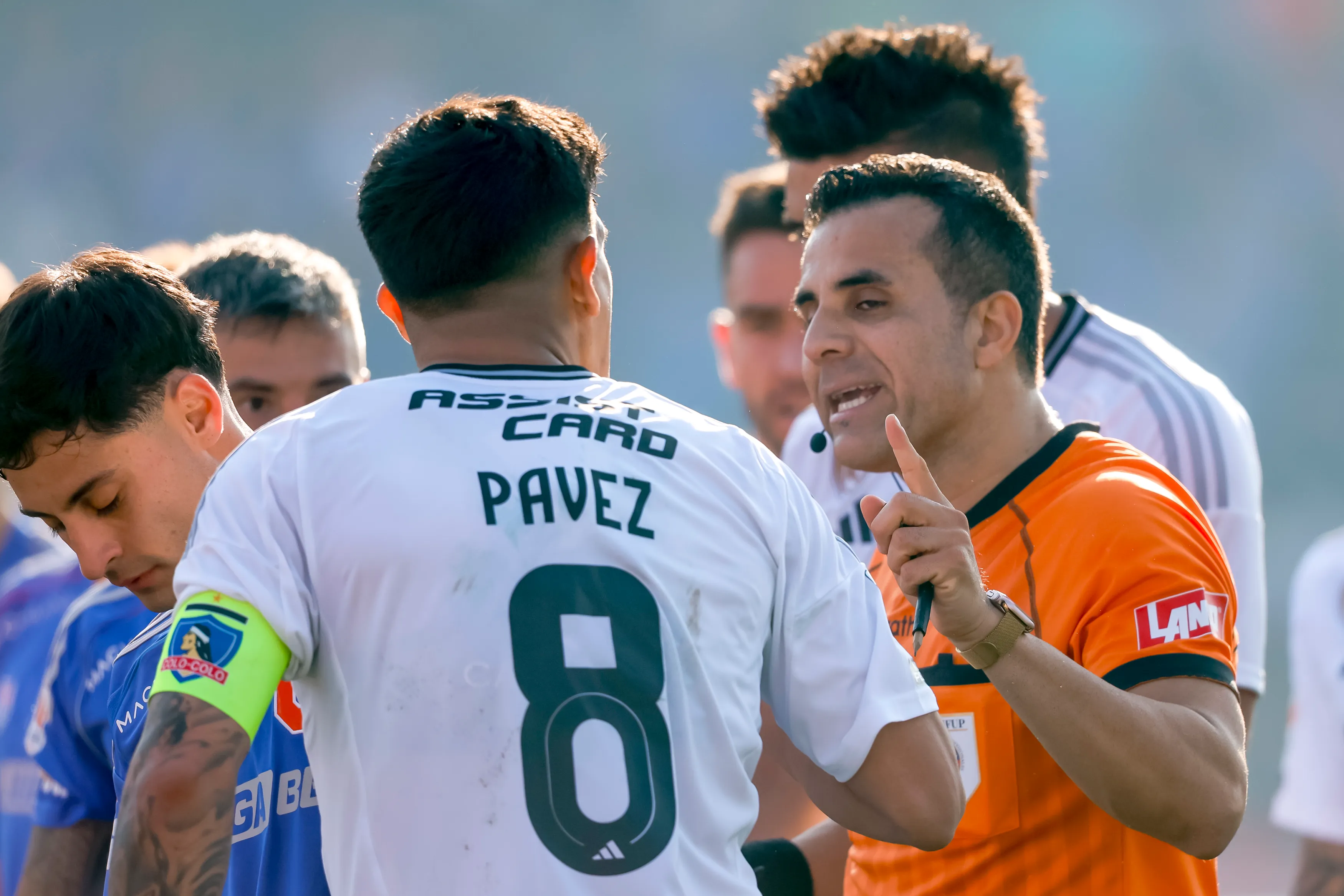 Piero Maza vuelve a dirigir a Colo Colo después del polémico Superclásico. Foto: Photosport.