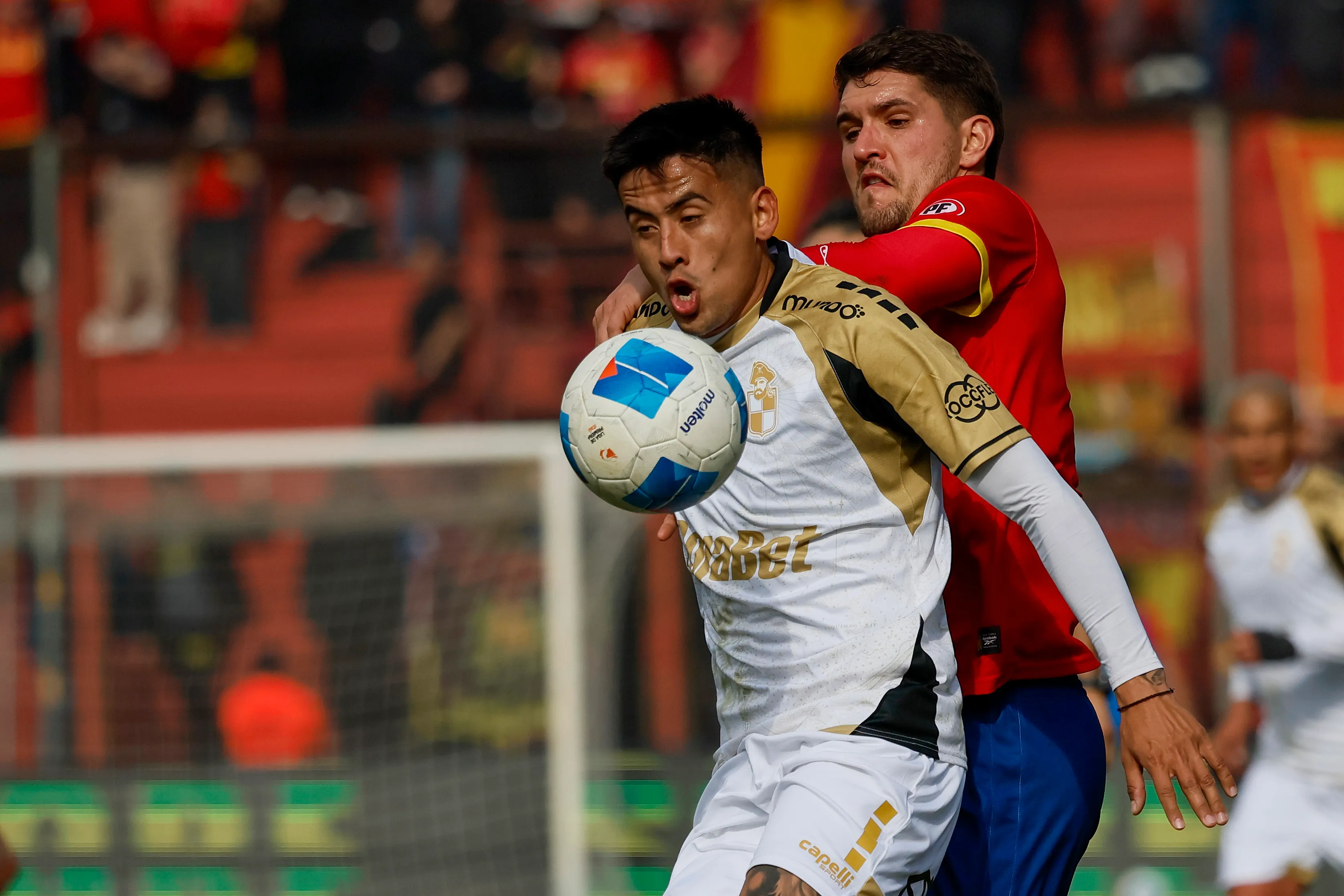 ‘Piratas’ e ‘hispanos’ irán en vivo y por TV a través de la señal de Space. (Foto: Andres Pina/Photosport)