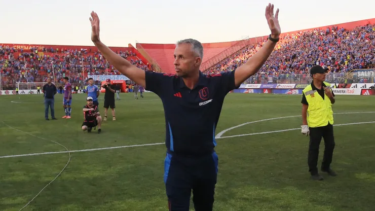 Gustavo Álvarez es acusado de "usar" al hincha de la U.