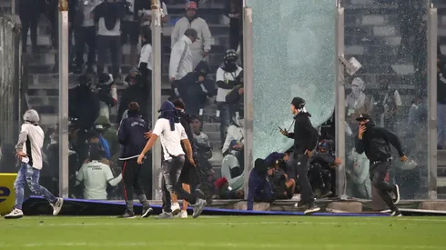 Los incidentes que provocaron hinchas de Colo Colo ante Fortaleza.