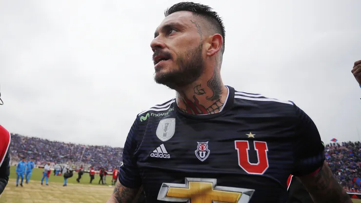 Pinilla se cuadra con Charles Aránguiz por feroz reclamo desde la U.