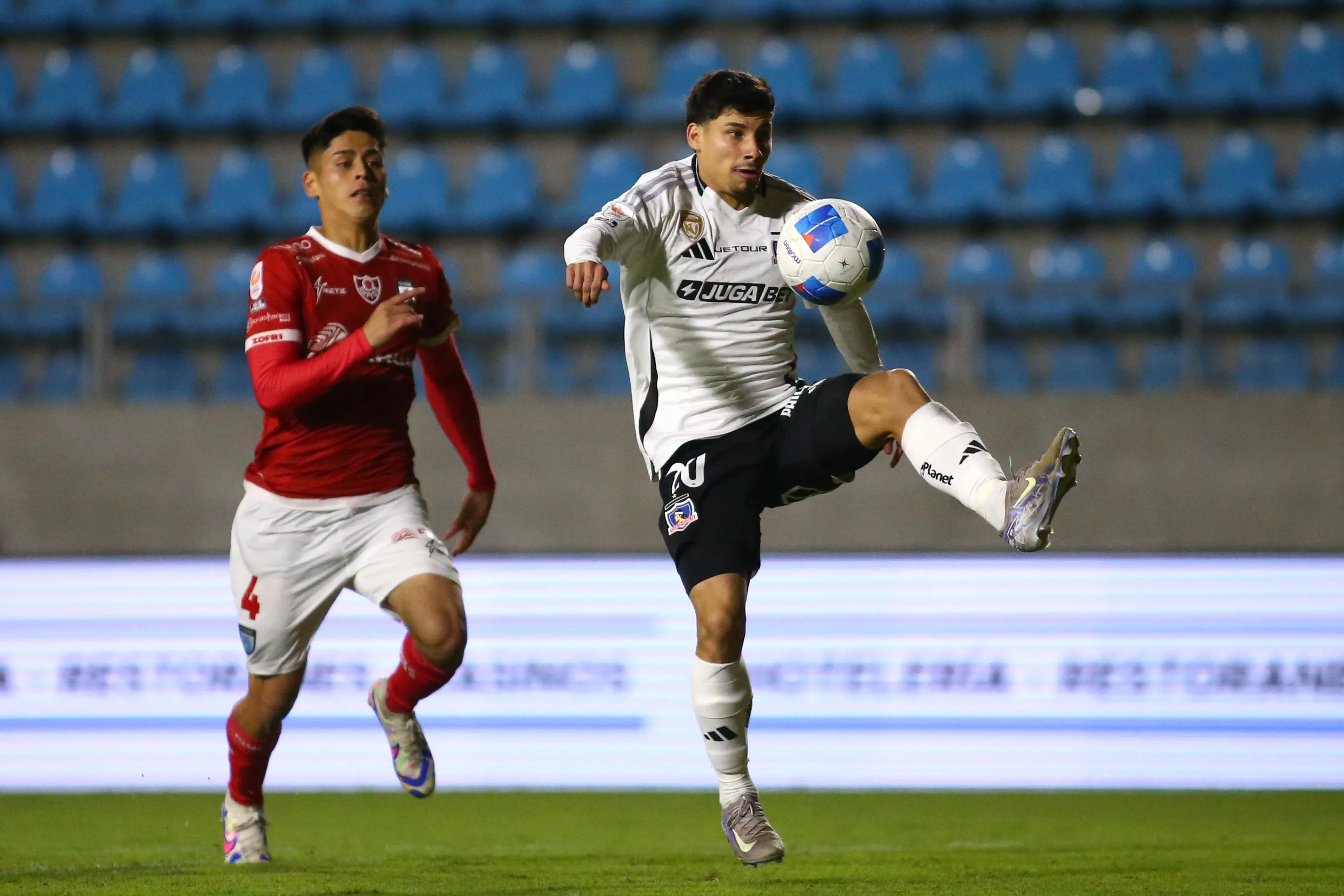 Alexander Oroz apenas pudo jugar nueve partidos en este año por culpa de las lesiones. Esto genera dudas en Colo Colo pensando en su renovación. | Foto: Photosport.