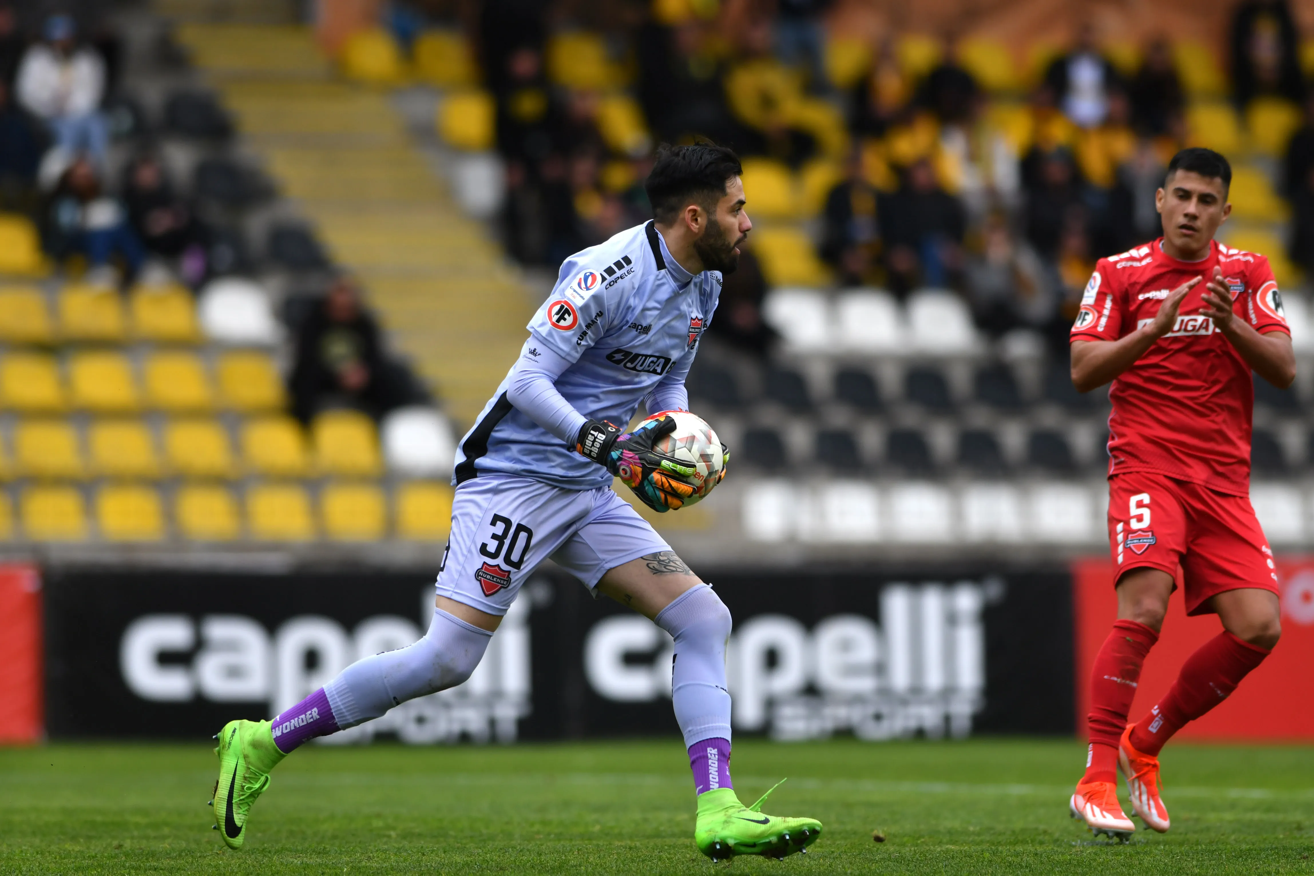 Diego Tapia dejará Ñublense y hay un club que aparece en su radar para el 2026/Photosport