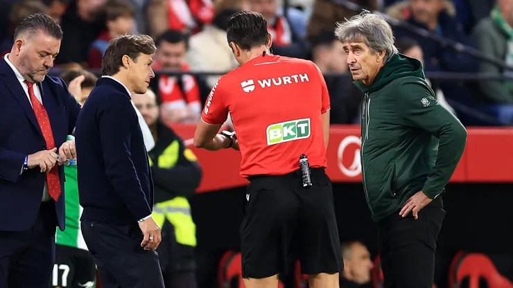 El ingeniero respondió al entrenador de Alexis y Gabi Suazo en Sevilla.