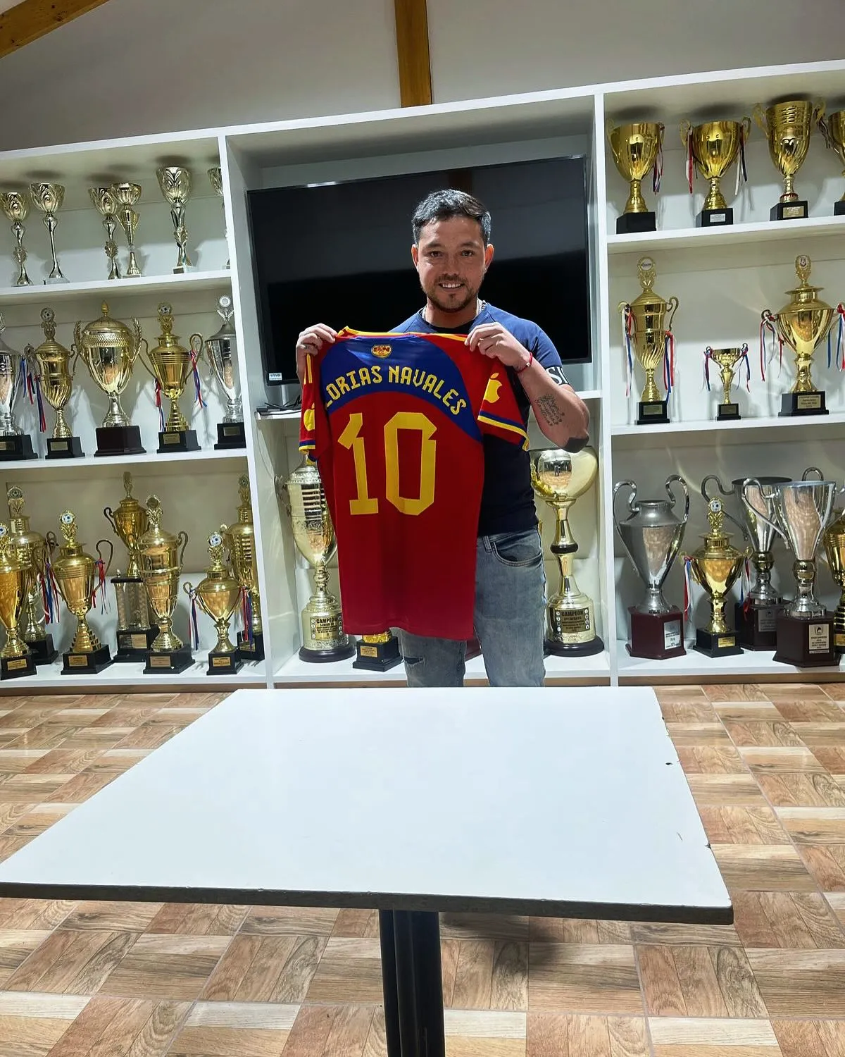 Desde mayo del 2025 Schultz es jugador de Unión Glorias Navales de Viña del Mar.