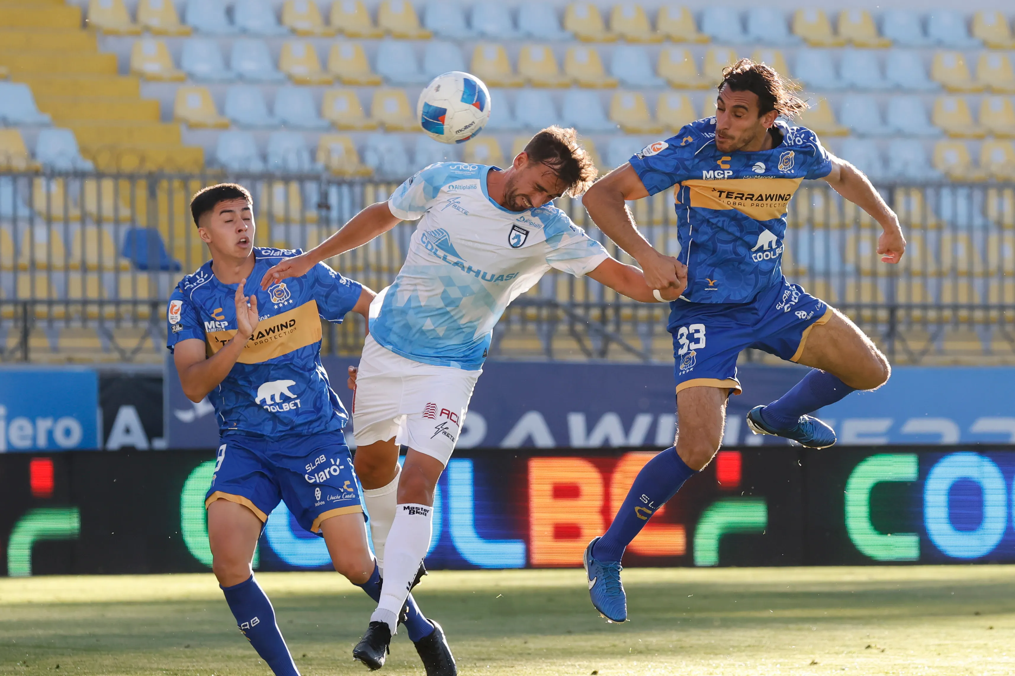 Deportes Iquique y Everton son los más comprometidos en esta lucha por no descender. En cambio, La Serena respira un poco más tranquilo gracias a su puntaje y diferencia de gol. | Foto: Photosport.