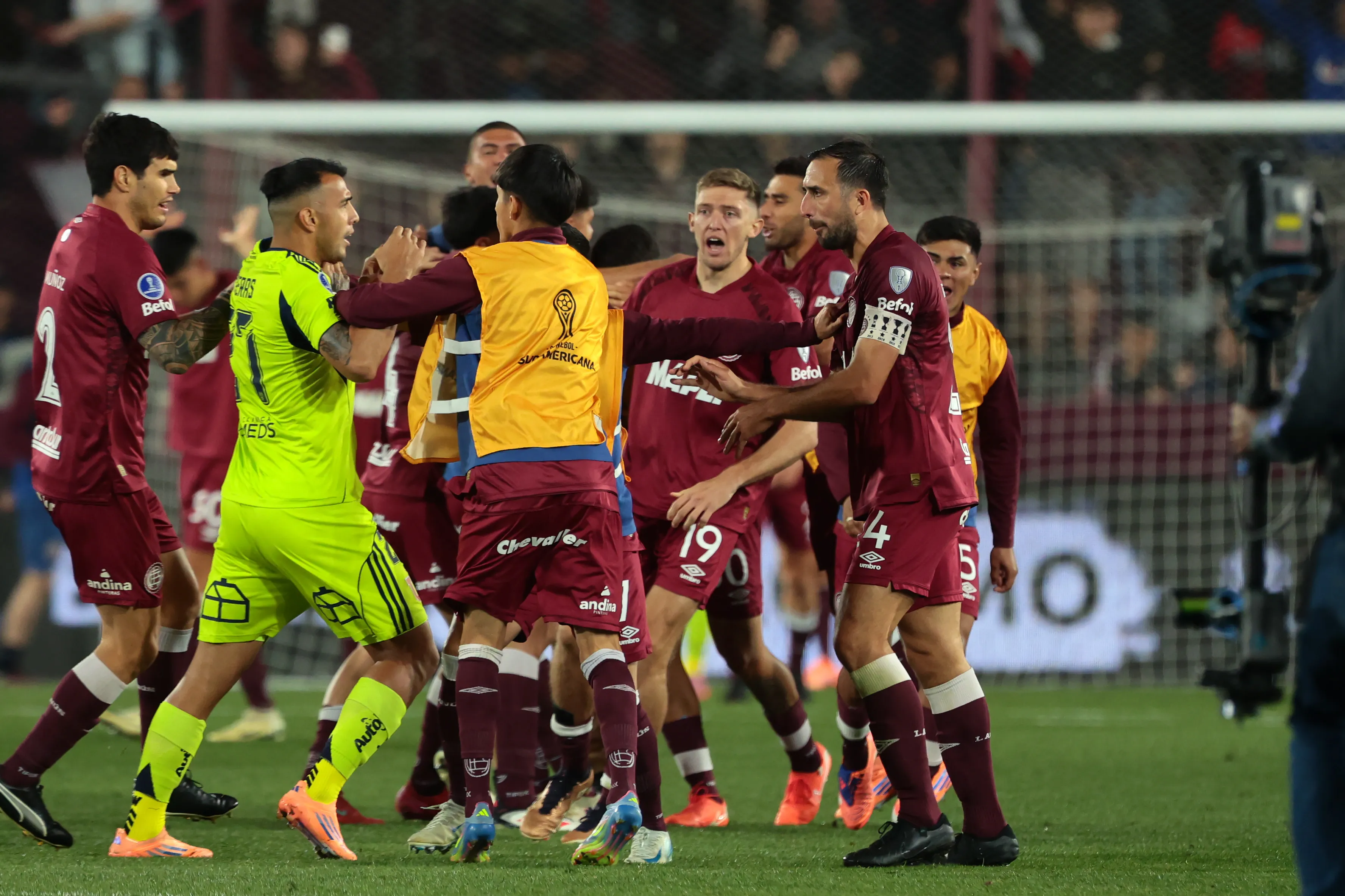 U de Chile quedó en el camino ante Lanús en la edición anterior de las semifinales de la Copa Sudamericana. Foto: Javier Vergara/Photosport