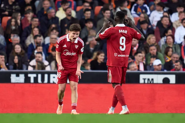El festejo de Oso y Akor Adams. (Mateo Villalba Sanchez/Getty Images).