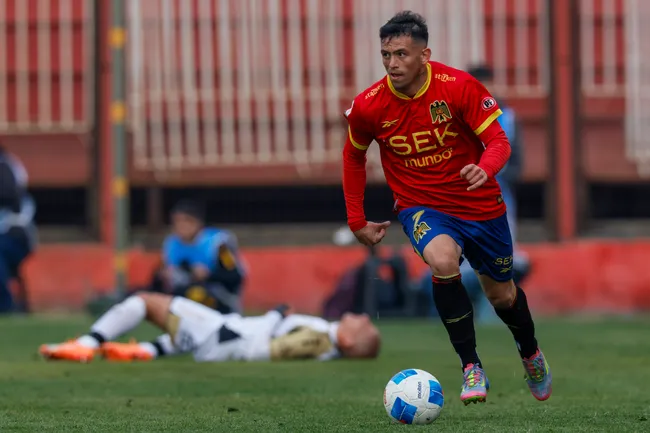 Fernando Ovelar por la Unión Española ante Coquimbo Unido. (Andres Pina/Photosport).