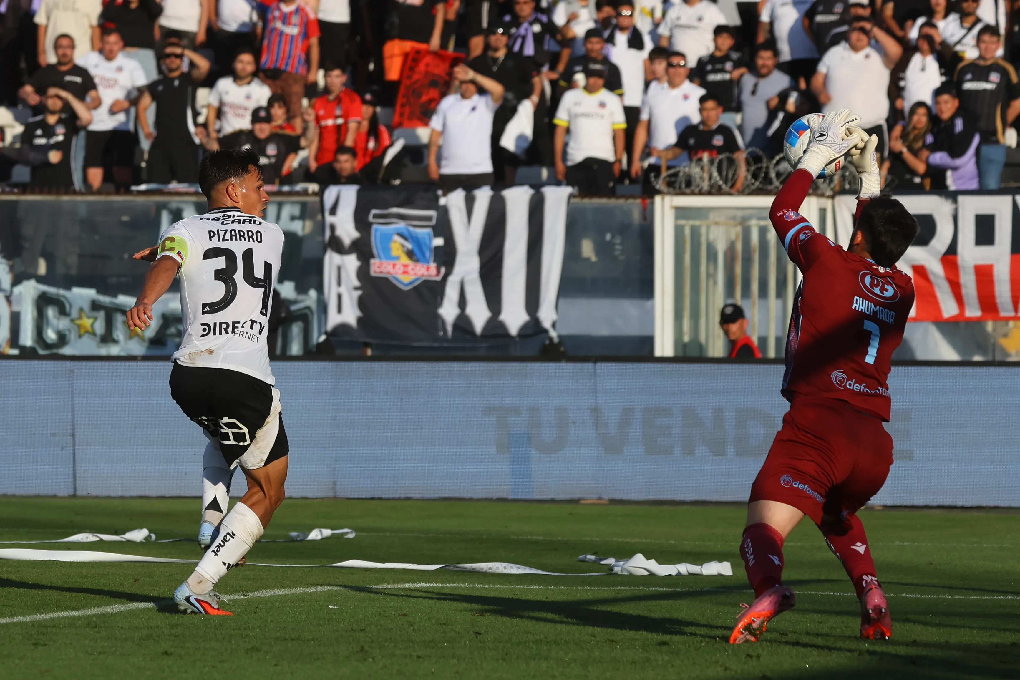 Vicente Pizarro hizo que Tomás Ahumada tuviera esta gran reacción en Pedrero. (Jonnathan Oyarzun/Photosport).