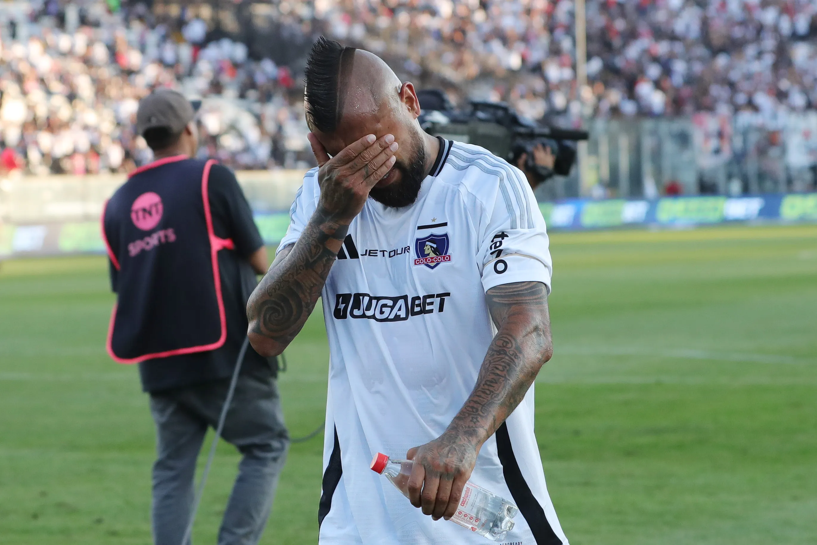 Arturo Vidal terminó muy acongojado, casi con un nudo en la garganta. (Felipe Zanca/Photosport).