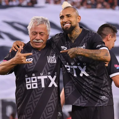 Caszely y Vidal se unen para darle el golpe final a Ortiz en Colo Colo
