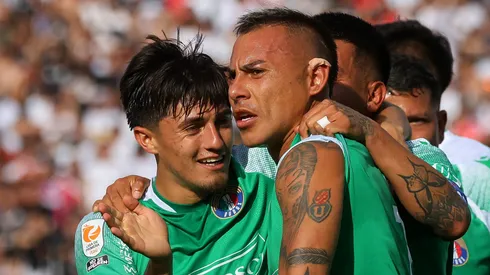 Eduardo Vargas mostró su tatuaje de la U en el Monumental.