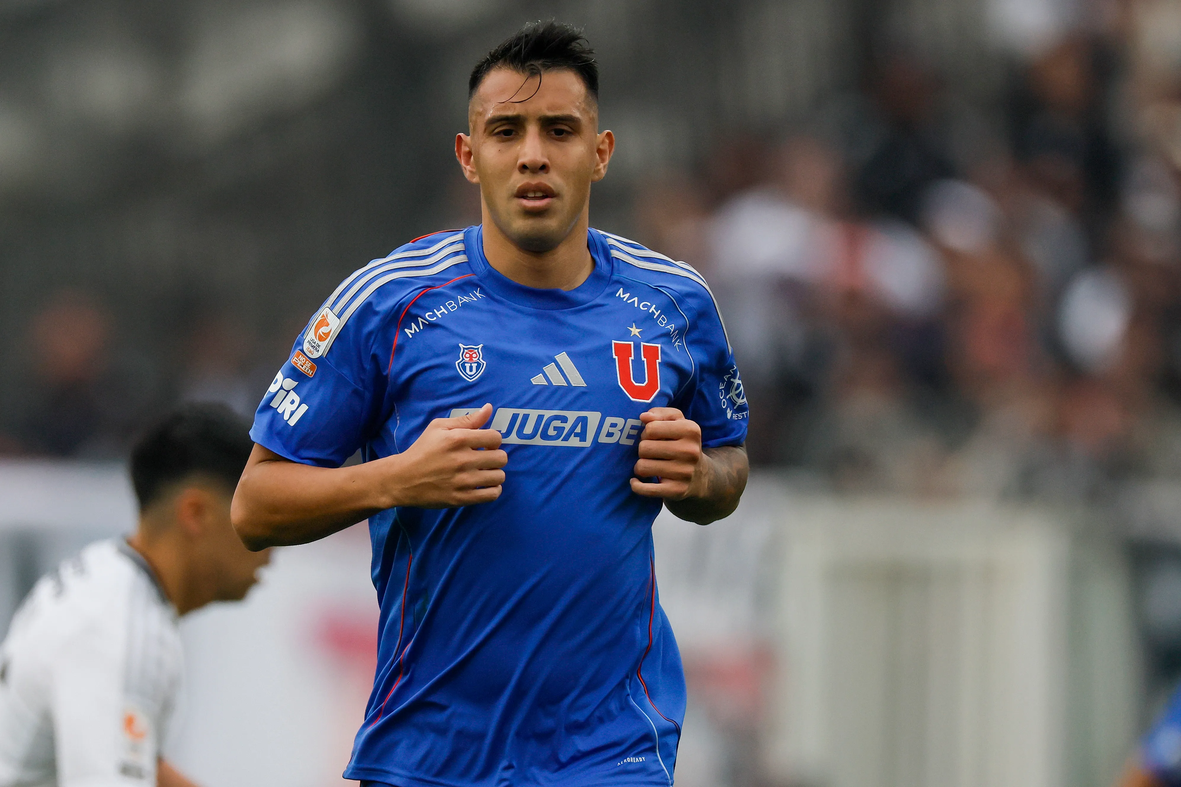 El jugador no seguirá la próxima temporada con los azules.  Andres Pina/Photosport