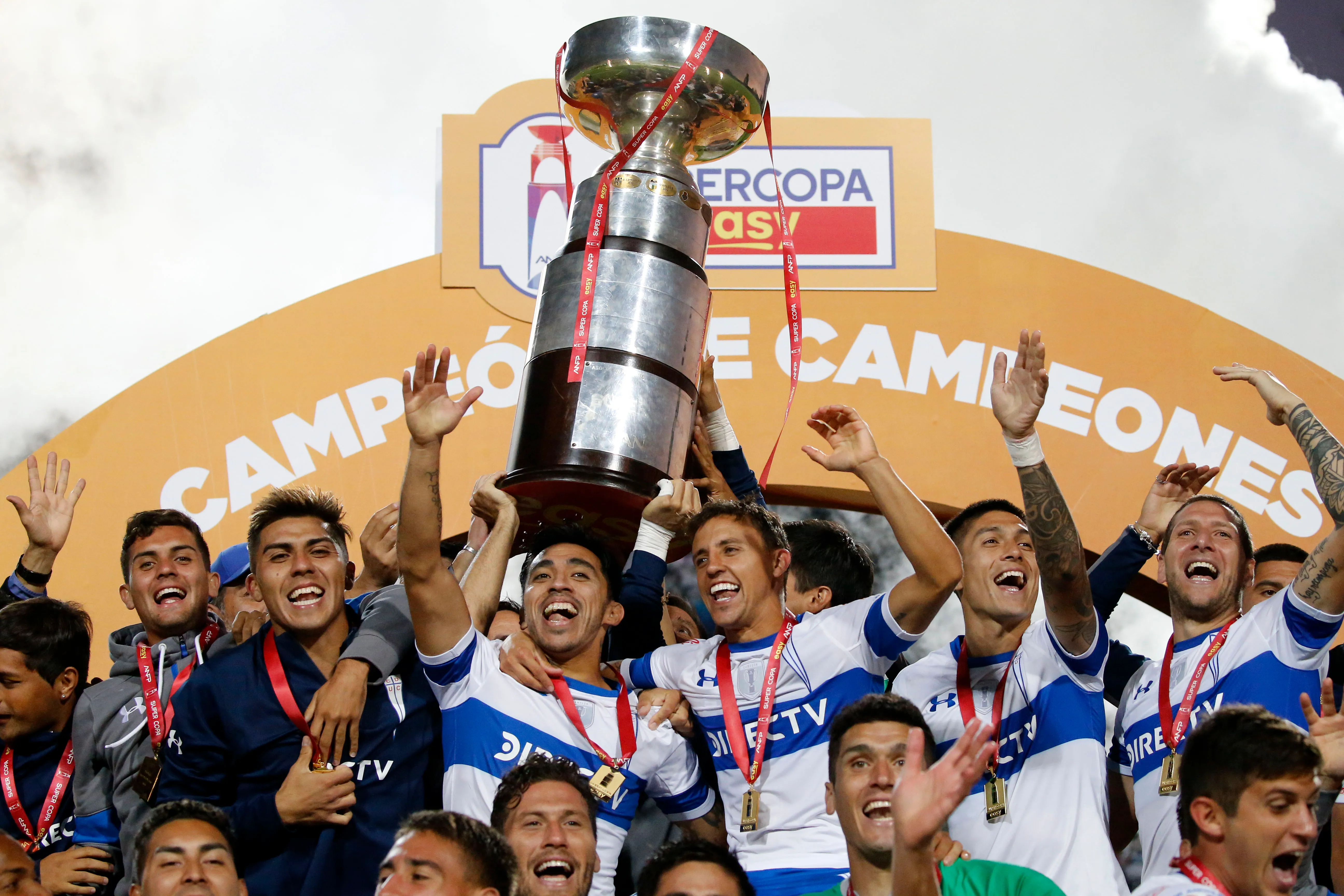 Universidad Católica buscará en enero su quinta Supercopa del fútbol chileno. | Foto: Photosport.