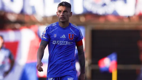 Charles Aránguiz seguirá en la U en la temporada 2026