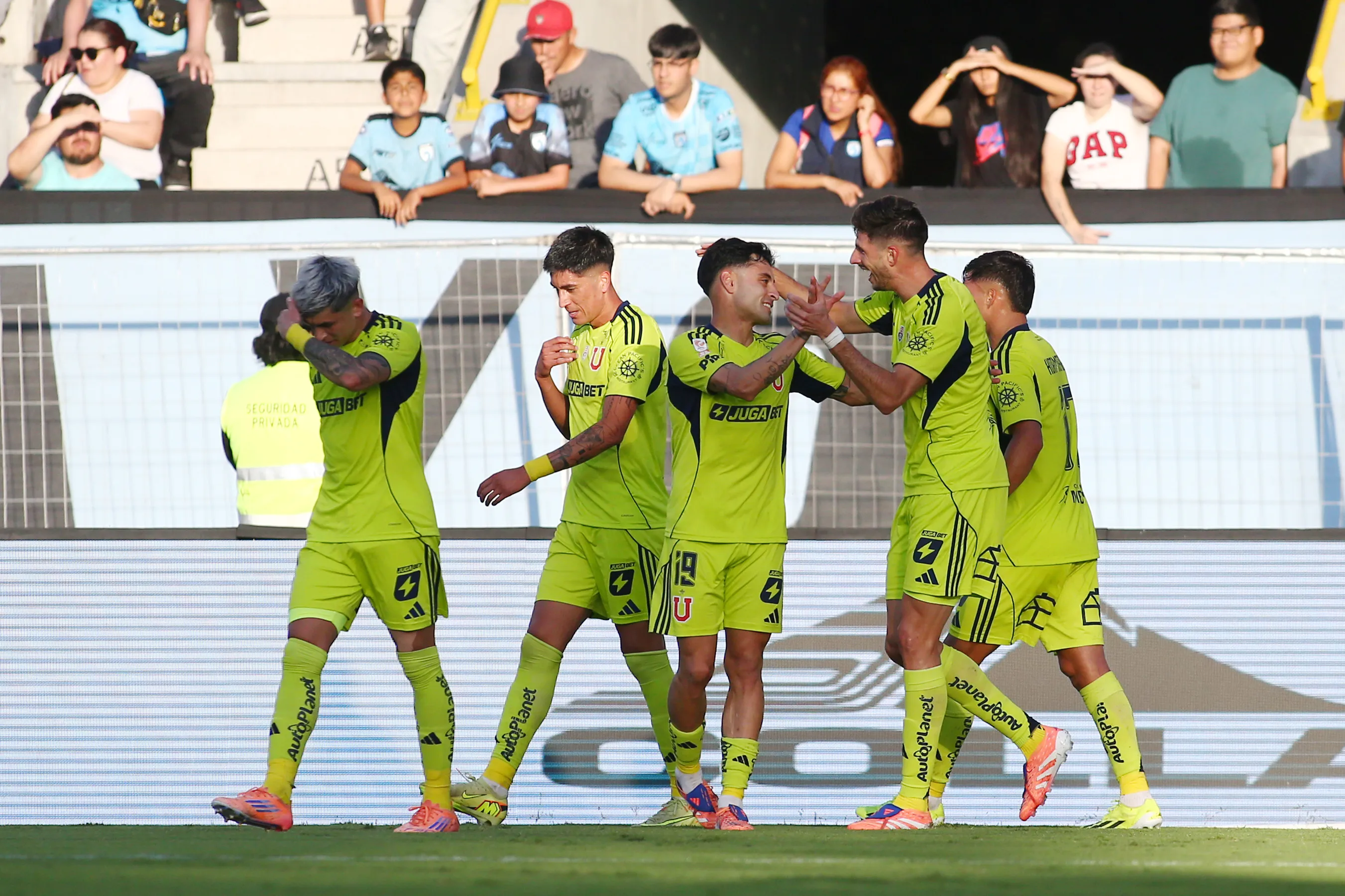 La U necesita delanteros, ante la salida de tres jugadores de esa posición. Foto: Alex Diaz/Photosport