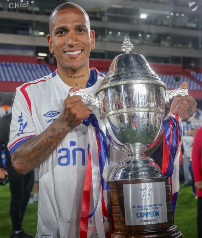 Rómulo Otero fue campeón en Nacional de Montevideo. (Captura Instagram).