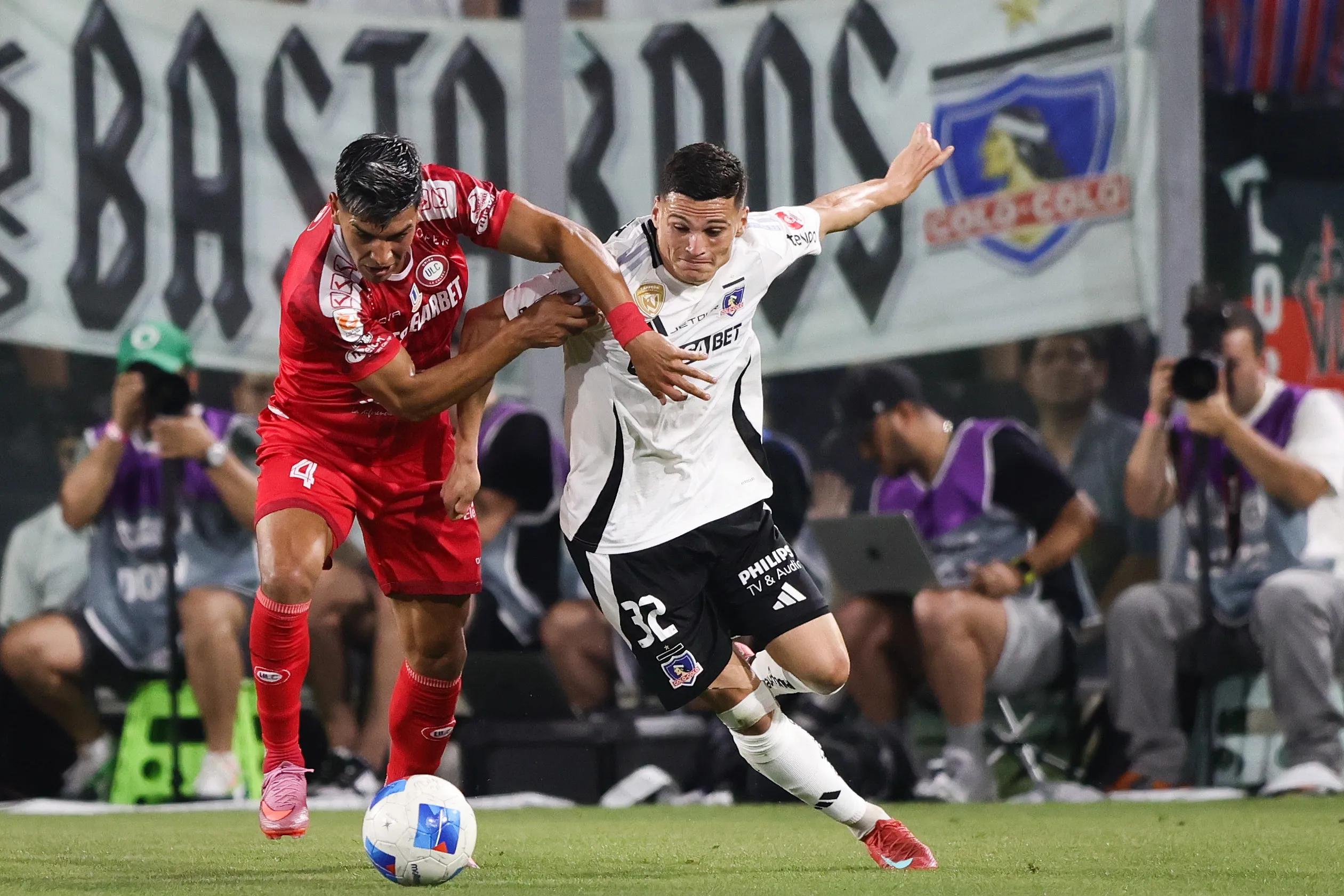 Diego Ulloa vuelve a Colo Colo y se perfila como uno de los fijos para el 2026. Foto: Photosport.