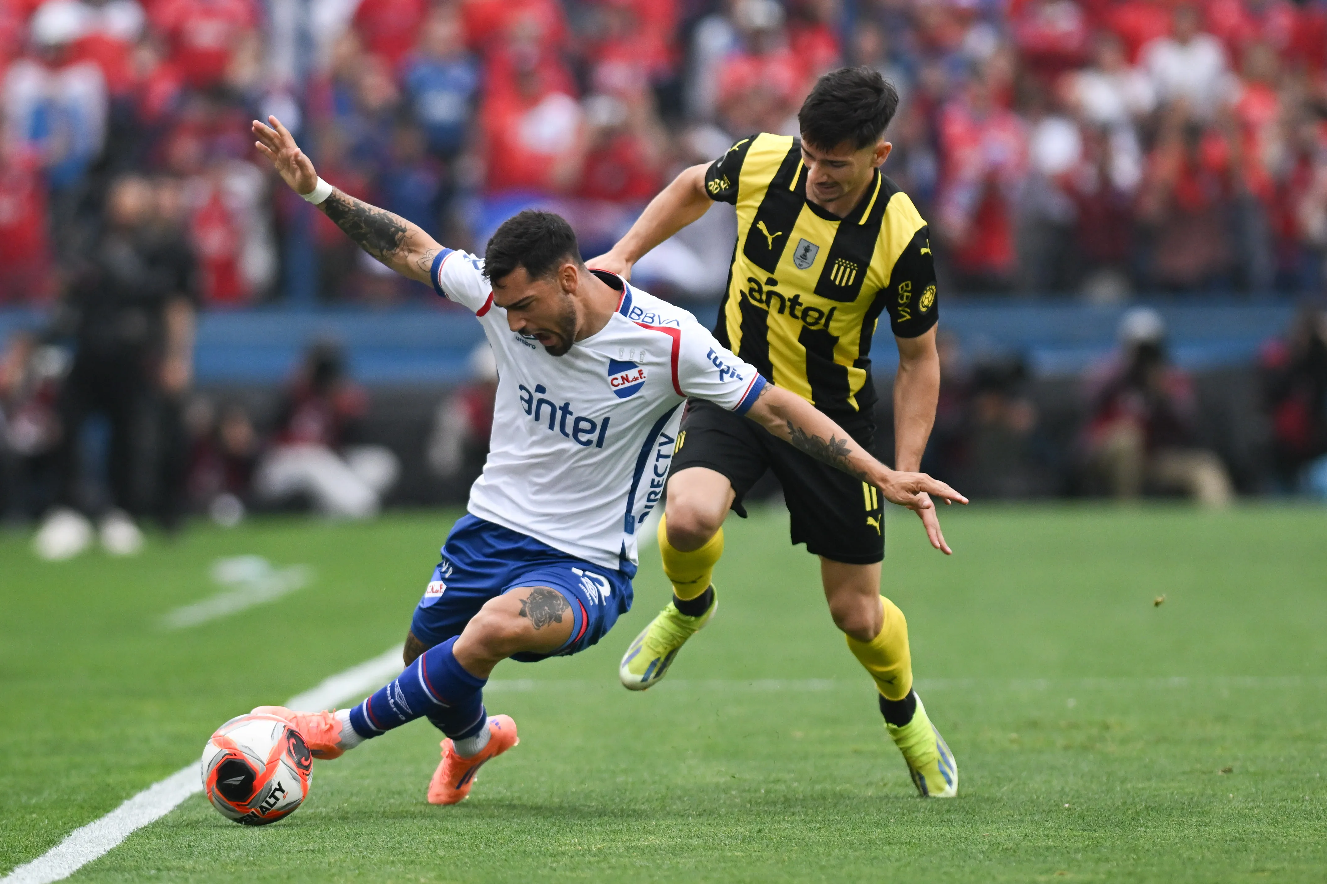 Maximiliano Silvera tiene chances de jugar en Universidad de Chile. (Guillermo Legaria/Getty Images).