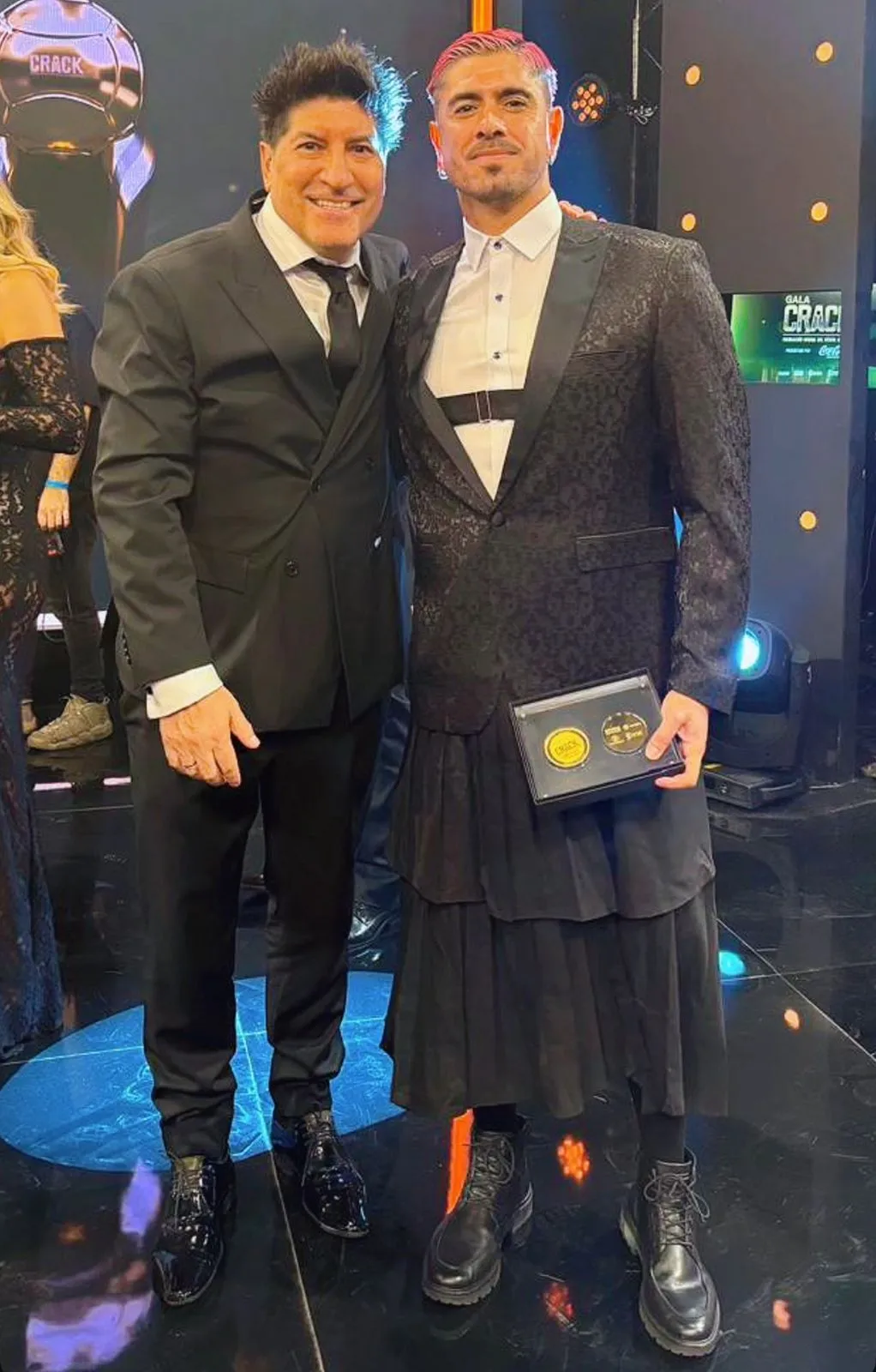 El look con falda de Diego Sánchez que mató en la gala. Foto: Instagram.