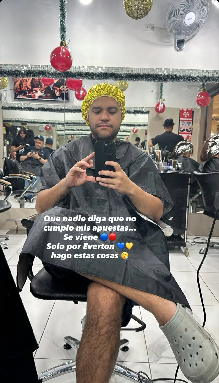 Jorge Pizarro mostró el momento que le cambiaron el color del pelo por la U. Foto: Instagram.