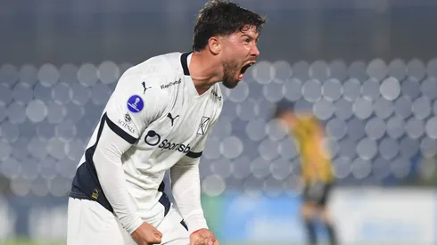 El jugador chileno es una de las posibles bajas que podría tener el Rojo el 2026.