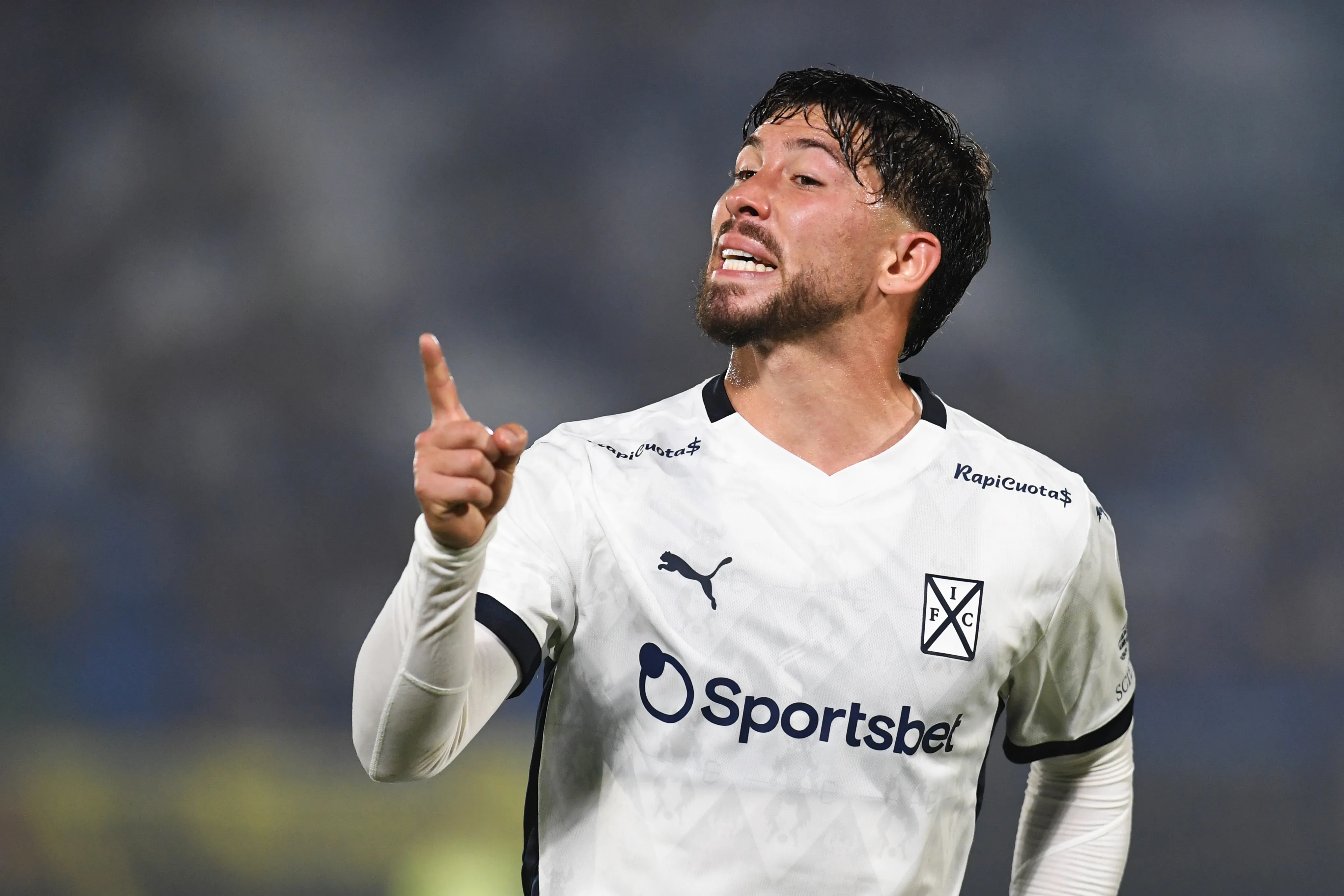 Loyola continuaría en Independiente la próxima temporada.  (Photo by Christian Alvarenga/Getty Images)