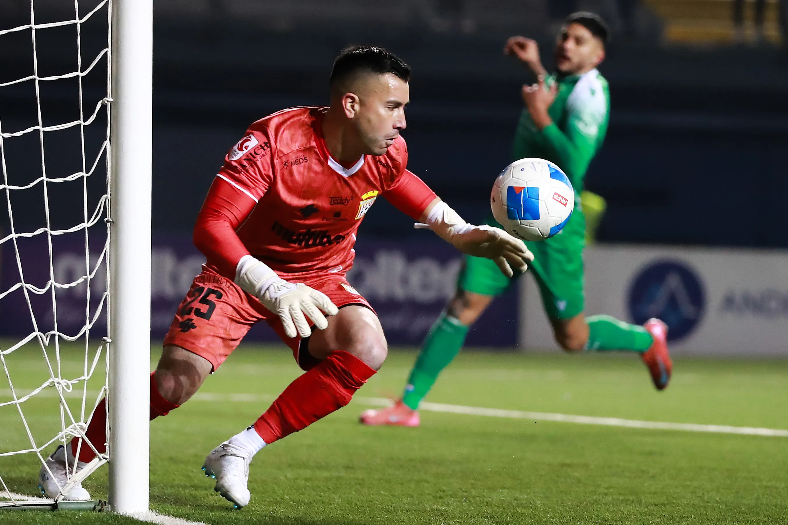 Hernán Muñoz regresará a Ñublense / Felipe Zanca/Photosport