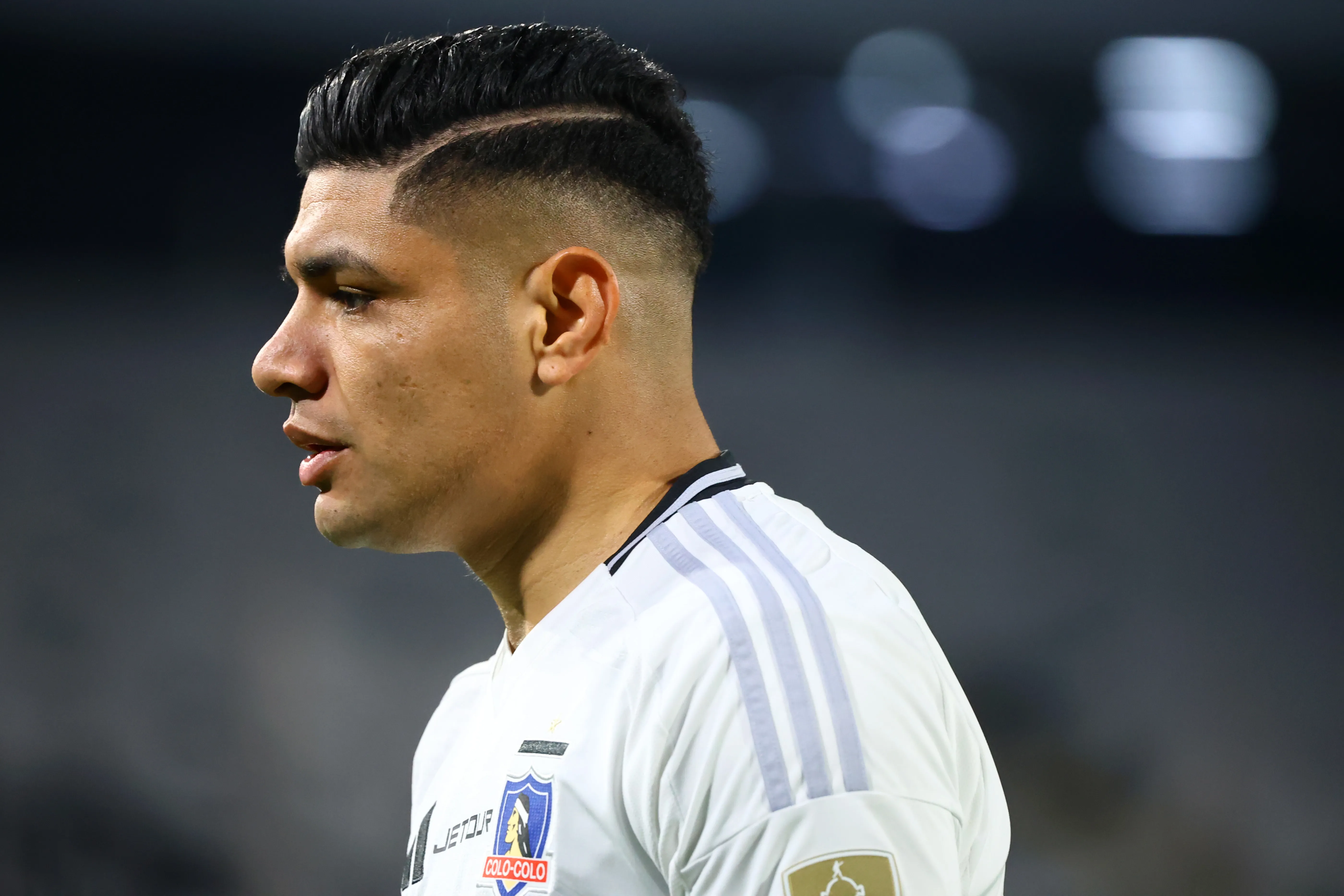 Claudio Aquino puede estar viviendo sus últimos días en Colo Colo. Foto: Photosport.