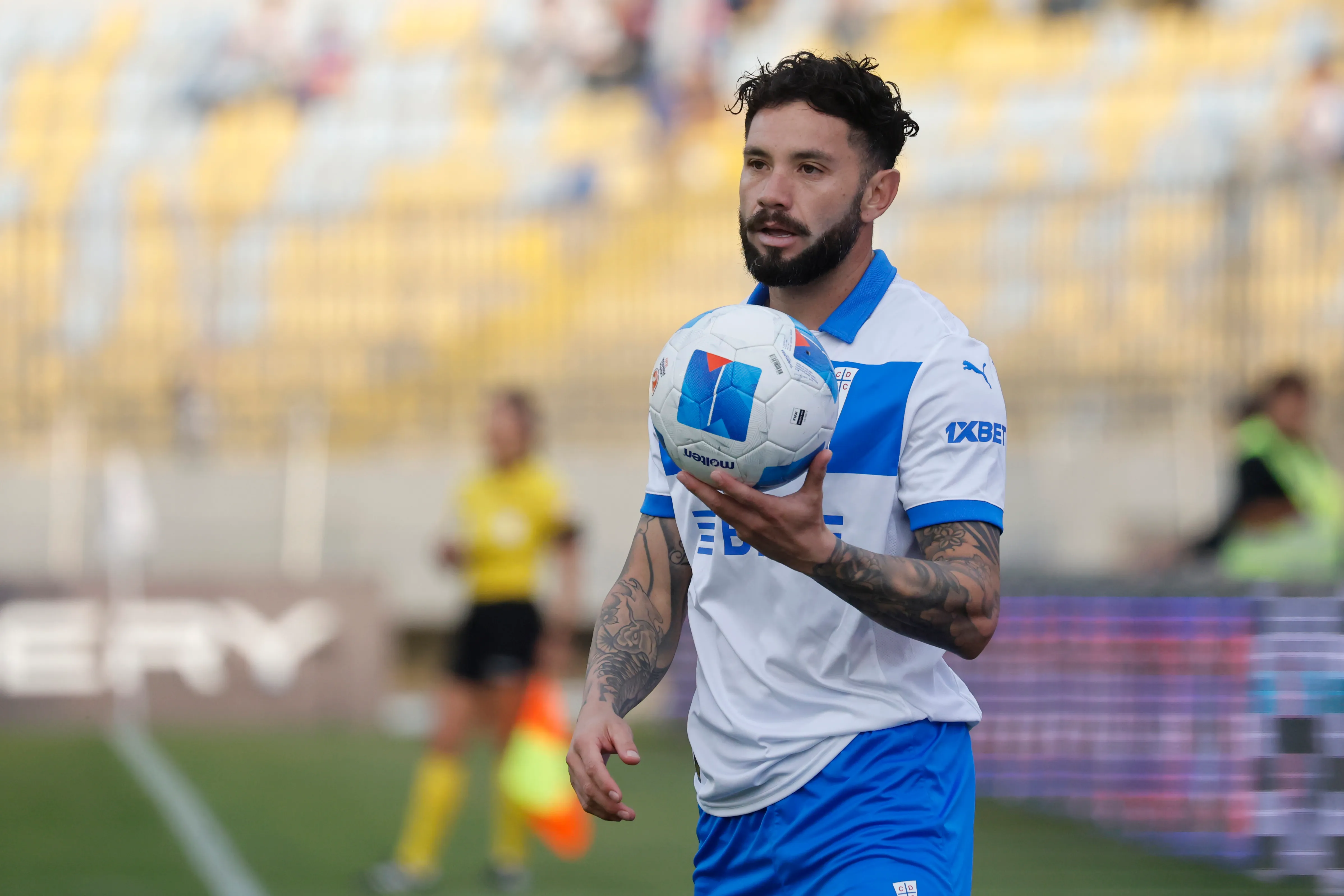 Eugenio Mena aún no define el equipo en el que jugará el 2026/Photosport