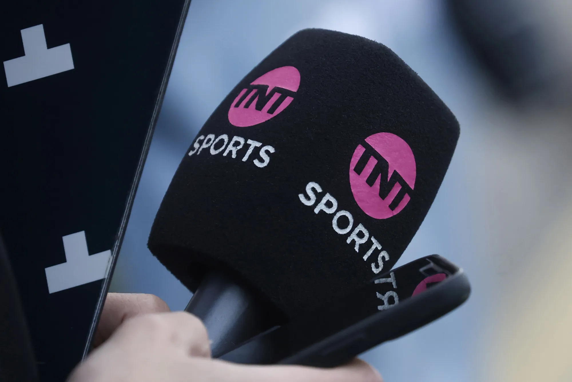 Los clubes tendrán la obligación de conceder entrevistas antes, durante y después de los partidos a la transmisión.