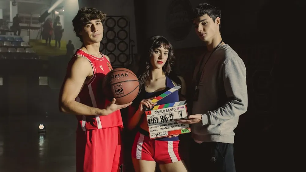 Dímelo Bajito llega a Prime Video. Fernando Lindez, Alicia Falcó y Diego Vidales interpretan a los protagonistas.