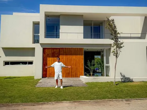 Jugó el Mundial Sub 20 en Chile y con 19 años le compra una casa a su mamá