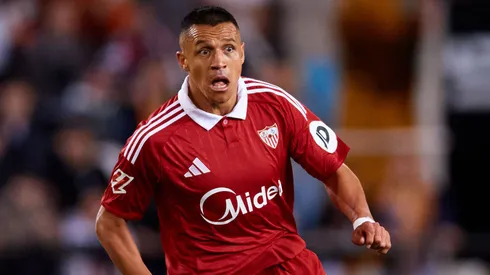 Balde de agua fría: Alexis no entra entre los titulares del Sevilla ni por urgencia.