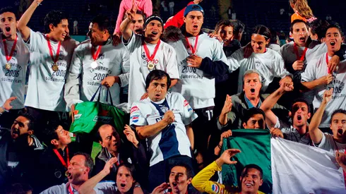Pachuca celebra el título de la Copa Sudamericana ante Colo Colo