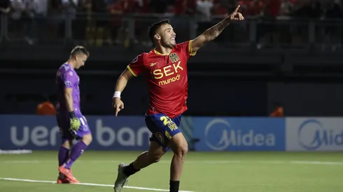 Nico se acerca a Macul.